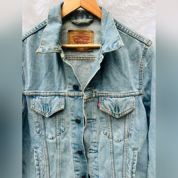 Levi's washed denim jacket - Picture 7 of 8